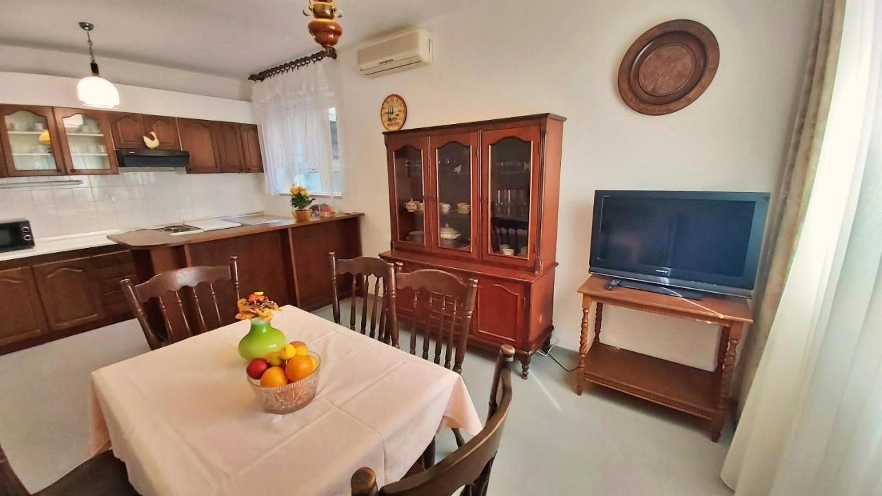 Apartment Cedo โอมิช ภายนอก รูปภาพ